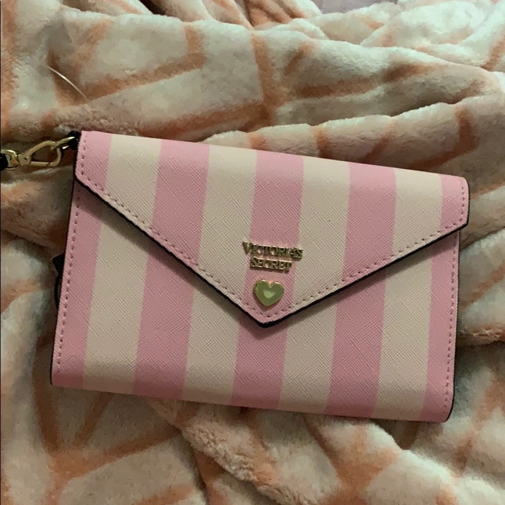 Wristlet and wallet